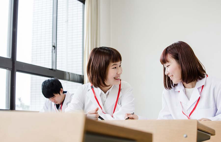 ４年制の保健師学校で看護師・保健師同時取得も１つの方法