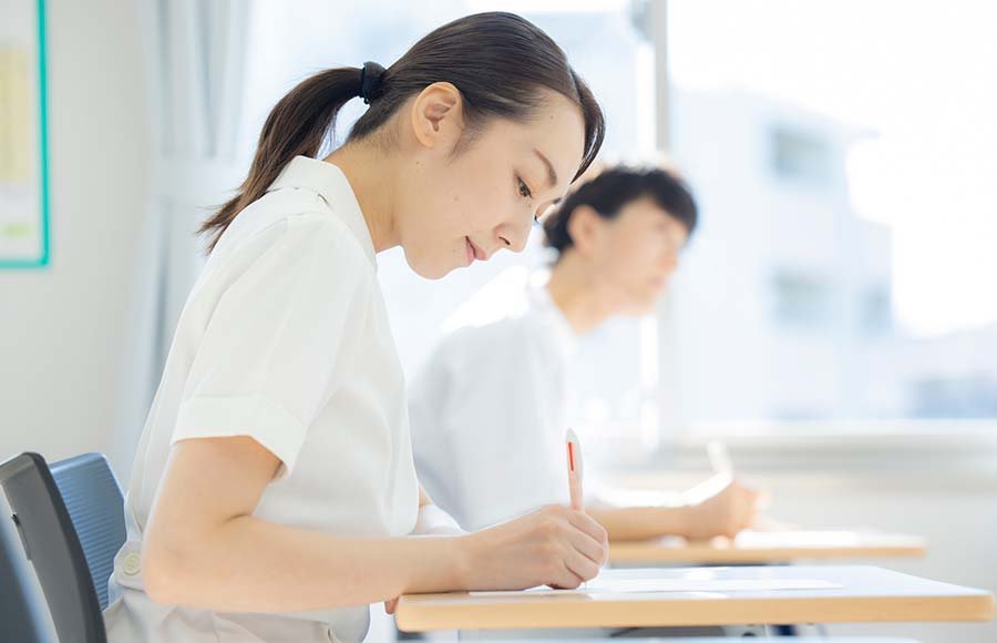 看護師の資格なし!一から保健師を目指す場合