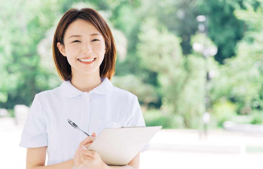 看護師の年収を上げるために知るべき保健師との違いと対策