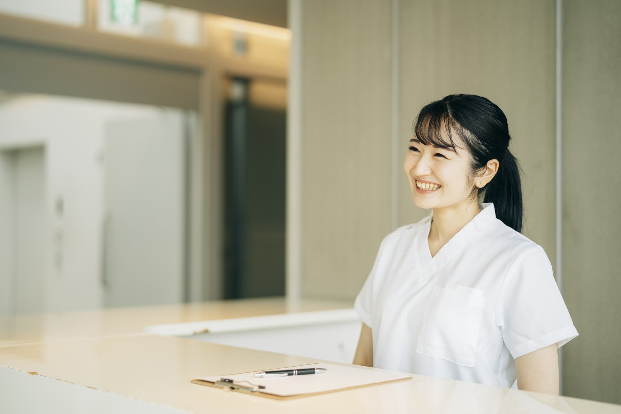 【保健師との違いは？】看護師が年収アップするための方法